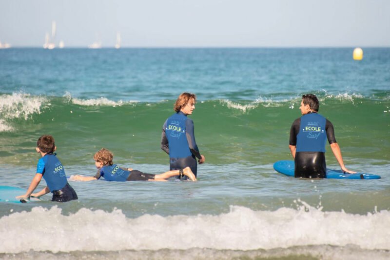 Cours de surf école encadrement collectif débutant